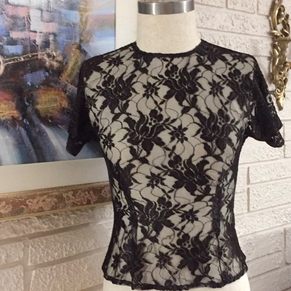 🌹A.B.S California Lace Button Back Shell Top